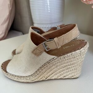 EUC Size 9 Tom’s Canvas Wedges